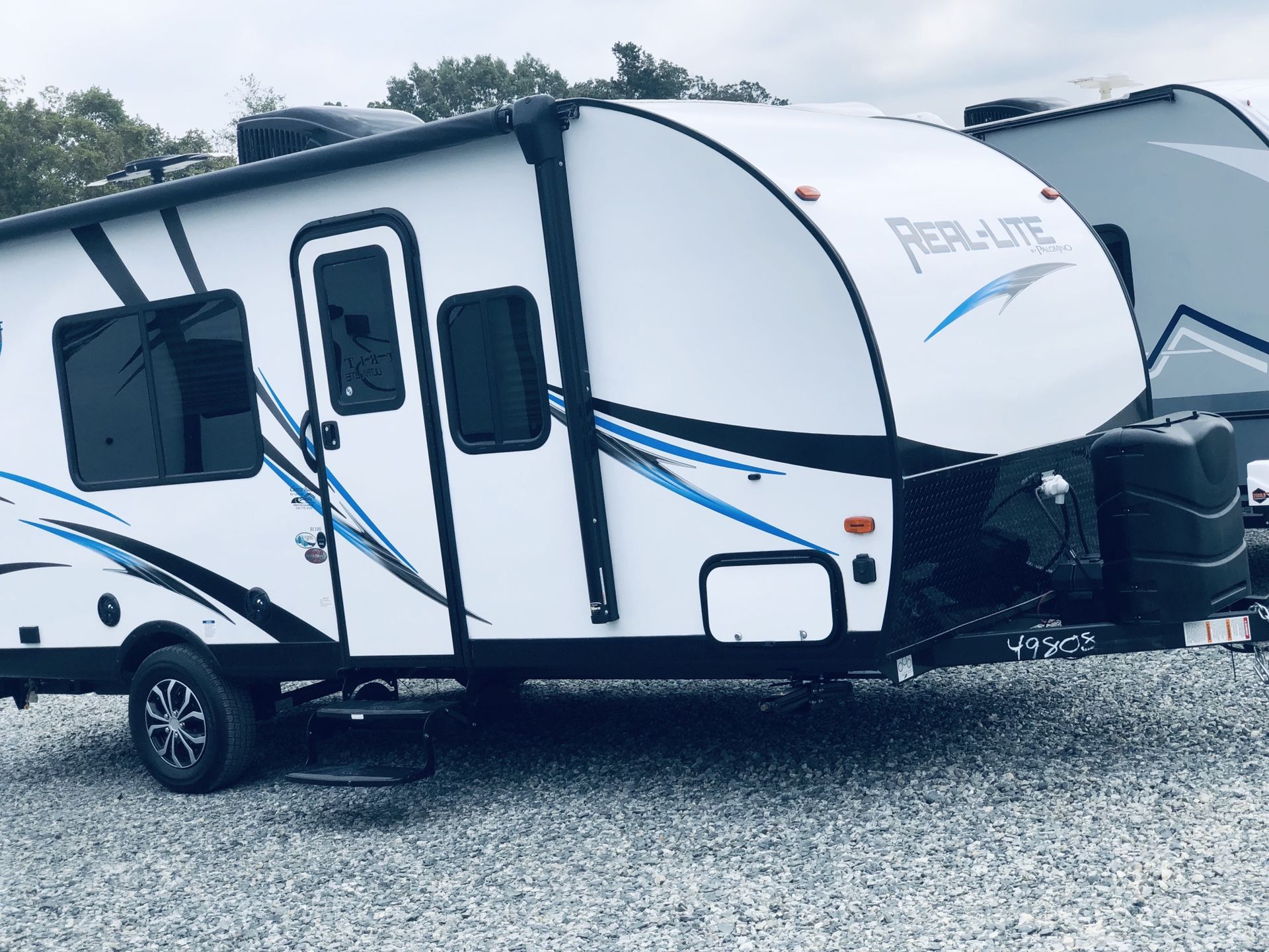 Hardly used privately owned -2019 Palomino Travel -Lite Trailer