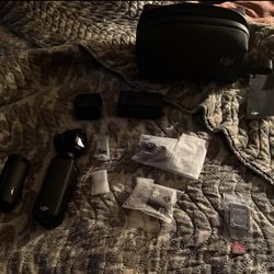 DJI - Osmo Pocket 3 Creator Combo 3-Axis Stabilized 4K Handheld Camera