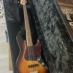 Fender Jazz Bass ( Like New)