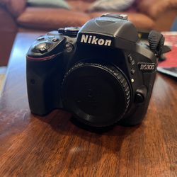 Nikon D5300 Two Lenses + Set 