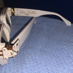 LOUIS VUITTON (LV Millionaire Glasses) for Sale in Queens, NY