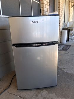 Galanz 3.1 Cu Ft Two door mini fridge