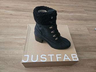 Black heeled boot