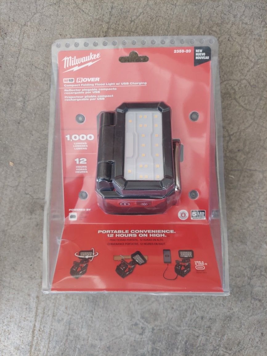 New Milwaukee 1000 Lumens Rover Compact Flooding Light With USB.