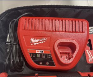 Milwaukee M12 Starter Kit CHARGER AND CP2.0 BATTERY