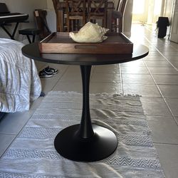 Small dining Pedestal table L36” H29”