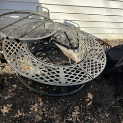 Fire pit and grill attachment just used once is in great condition 