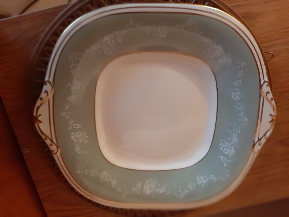 Aynsley Rosewood Decorative plate.  England bone 