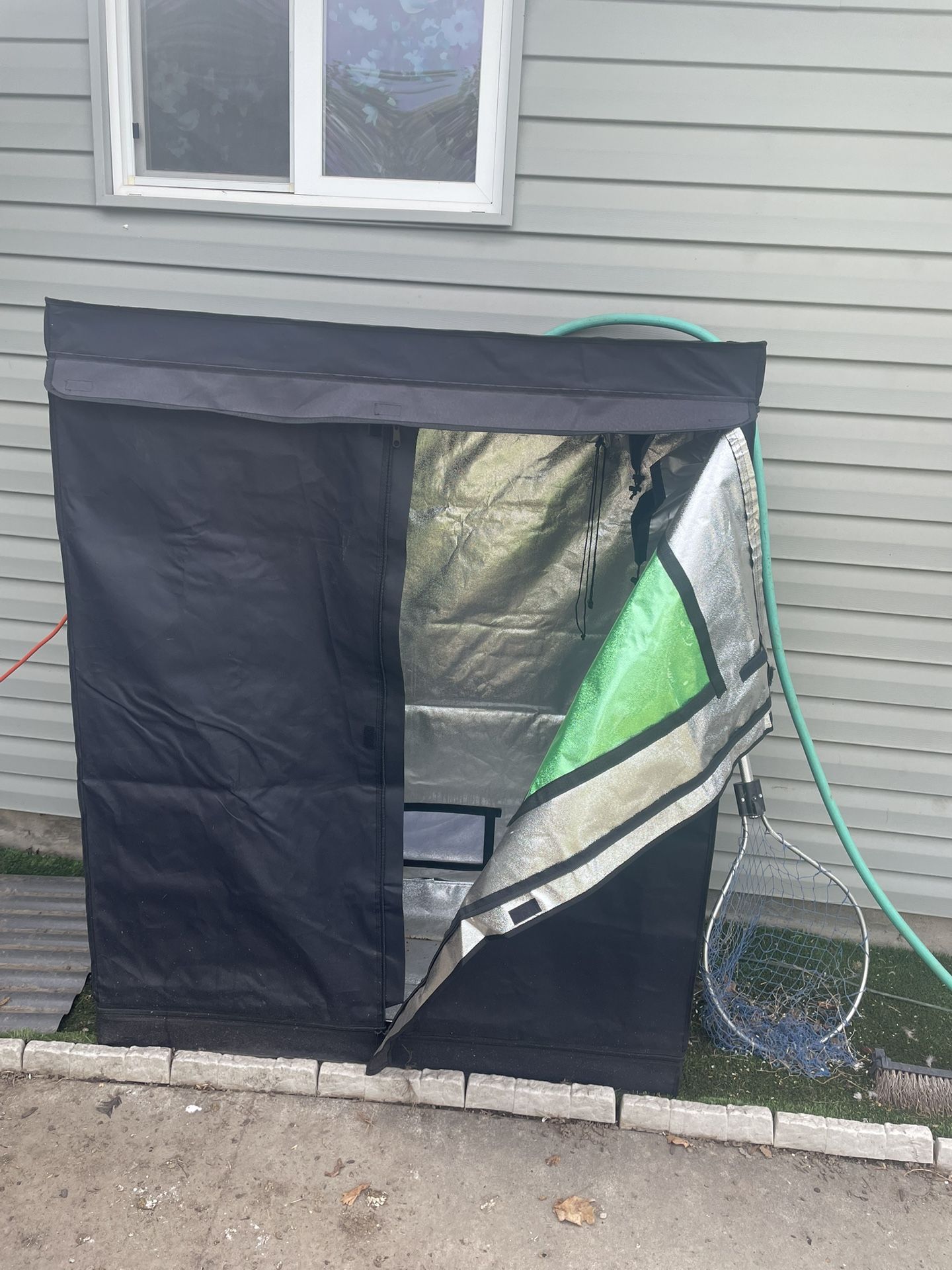 Large Grow Tent With Two Grow Lights