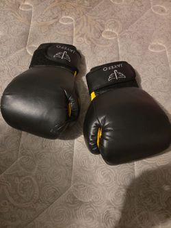 Boxing gloves