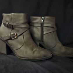 Women's Boots Size 9