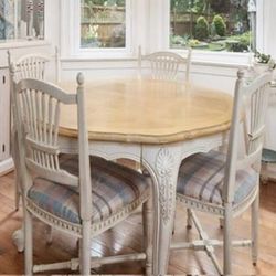 Table & Chairs