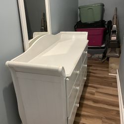 Dresser With Mirror 