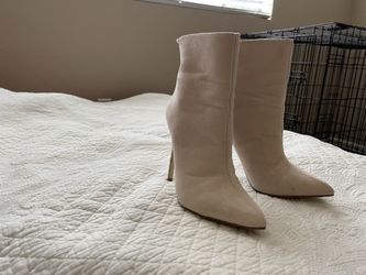boot heels from shoe dazzle, 6.5, white tan