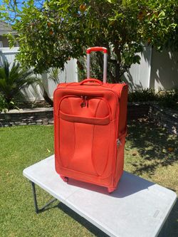 Gd. Cond. Extra Lrg. Wenger Lightweight Luggage