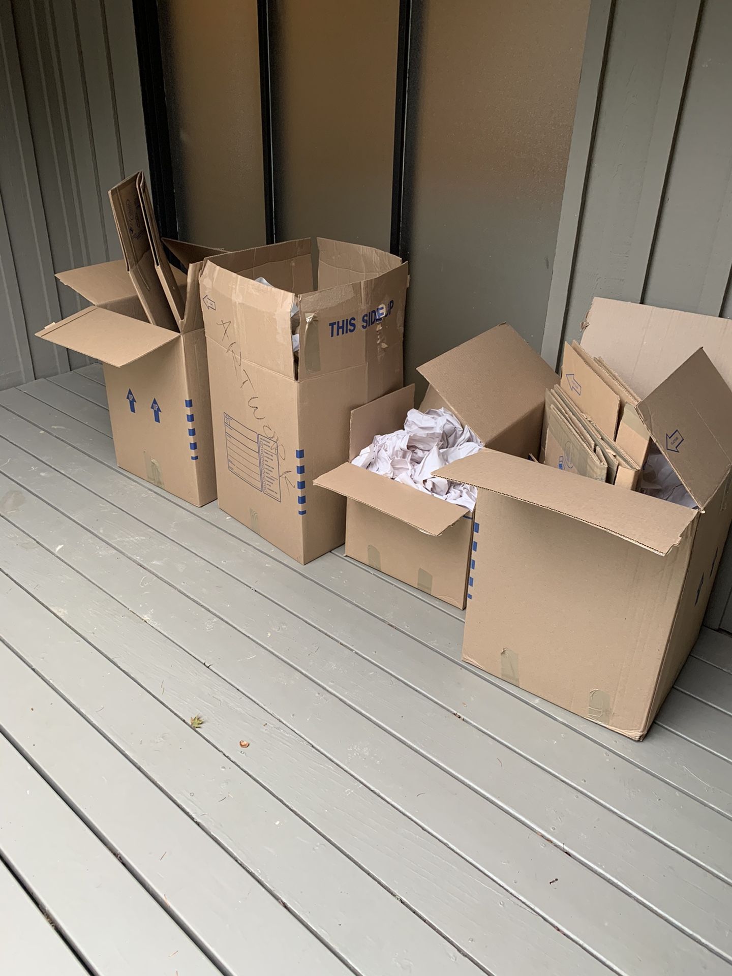 Free moving boxes and packing paper