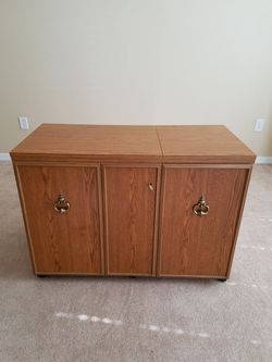Deluxe Sewing Machine and Serger Cabinet with Lift (Horn of America Collection)