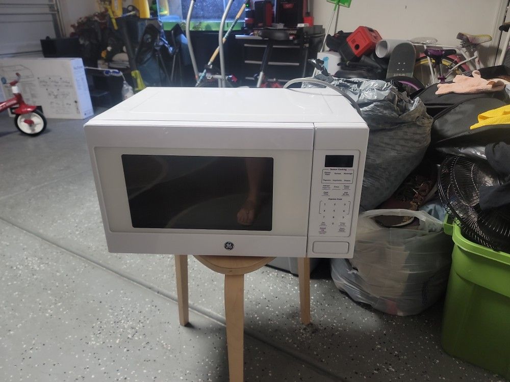 GE Counter Microwave
