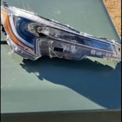 OEM | 2020 -- 2022 Toyota Corolla Headlight (Right/Passenger) SE, XCE, XLE equipment