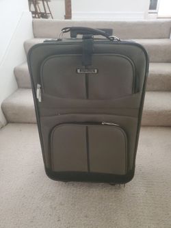 Suitcase Green Carry-on