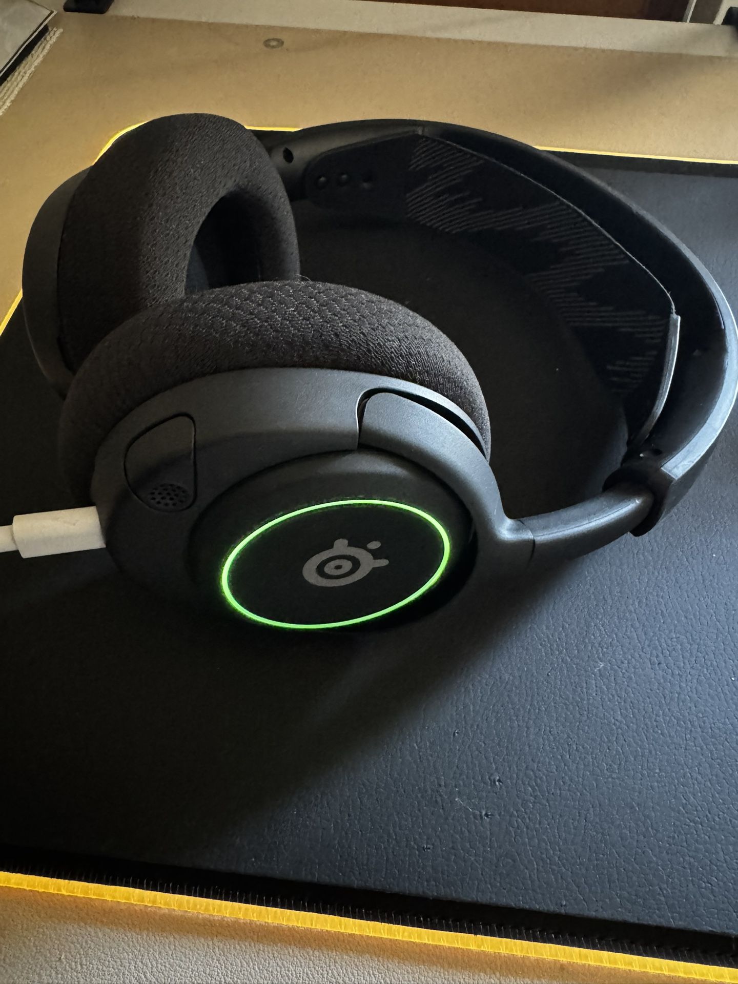Xbox Series/ Steelseries Arctis Nova 3 Gaming Headset