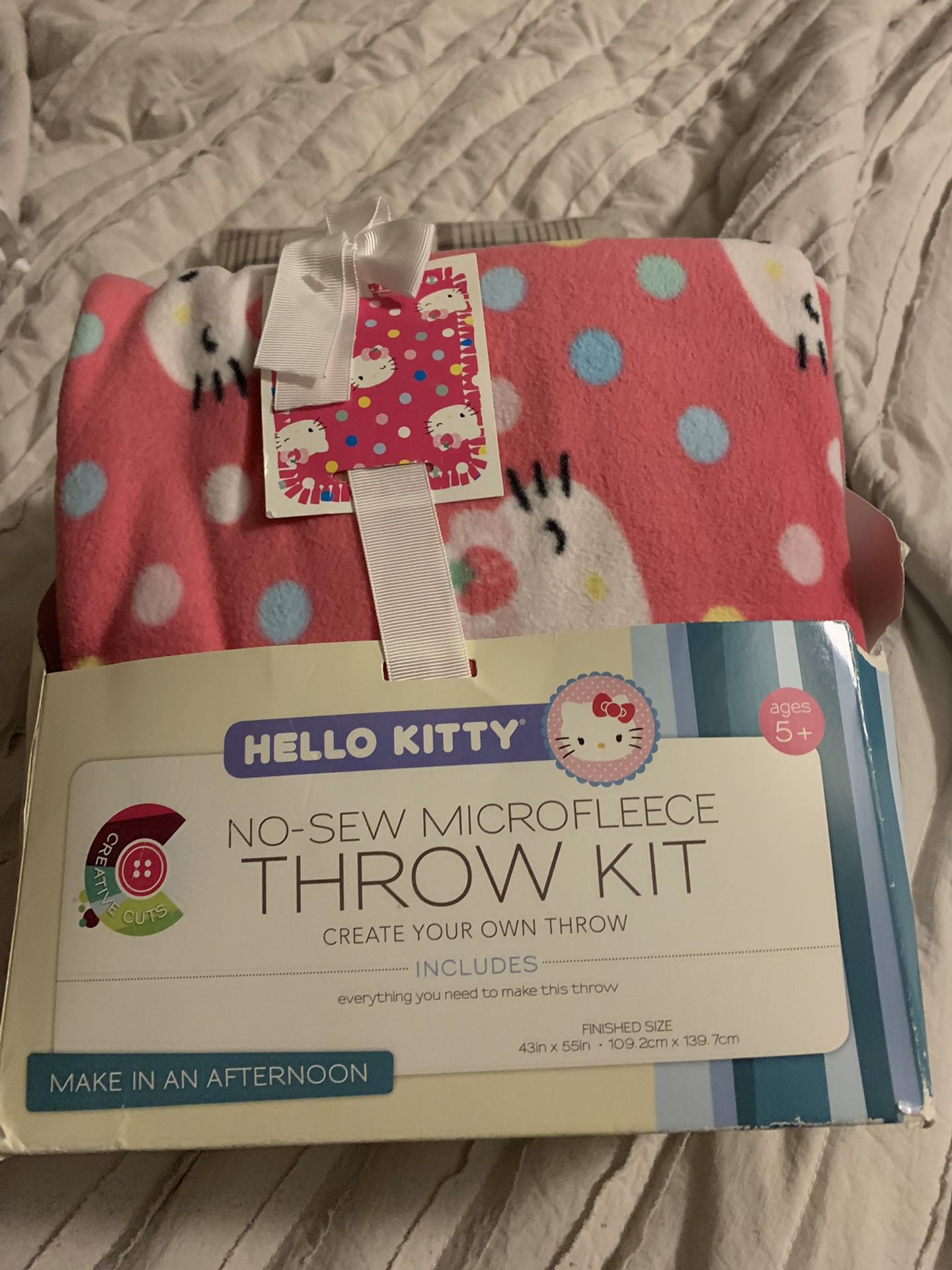 Hello Kitty No Sew Blanket Kit