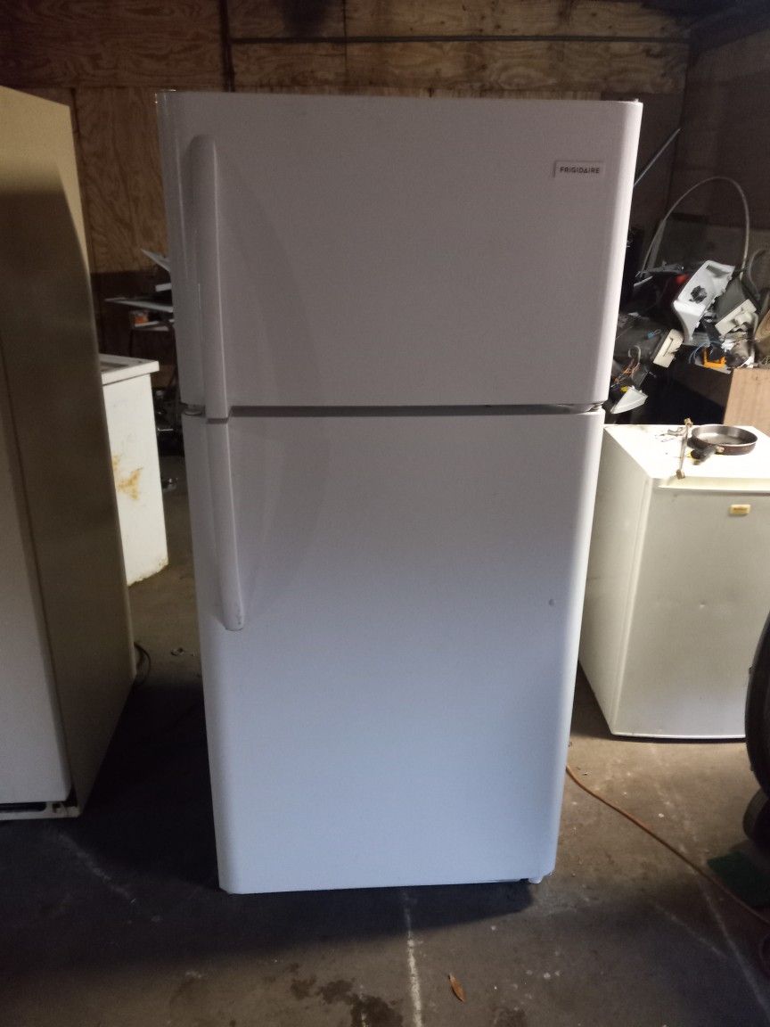 Frigidaire Refrigerator 