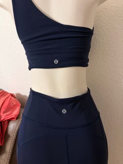 Lululemon women’s set size 6 (dark blue)
