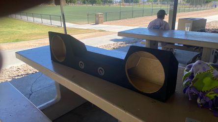 Speaker box