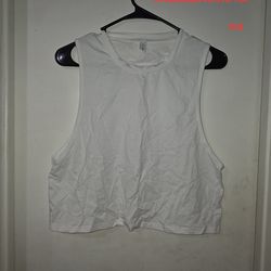 MEDIUM WOMANS WHITE ATHLETIC TOP