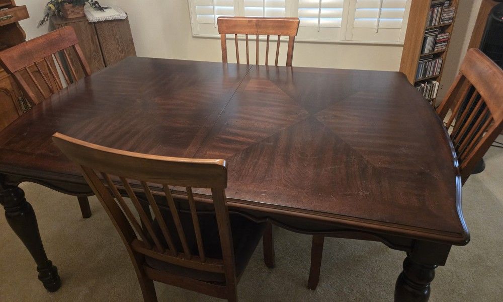 Dining Room Table With Leaf And 6 Chairs