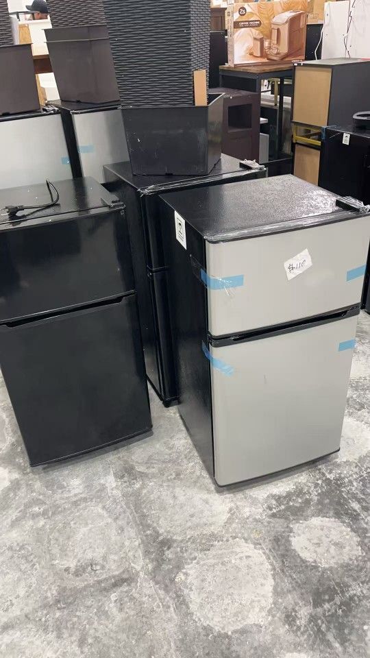 1150, 3.5 Cu.Ft Compact Refrigerator