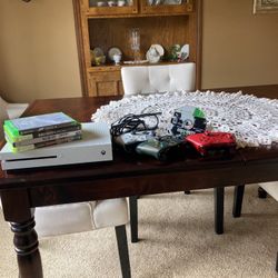 Xbox 1 S With 5Games and 4Controllers