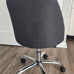 Armless Swivel Task Chair