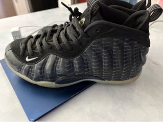 Black tennis shoes used