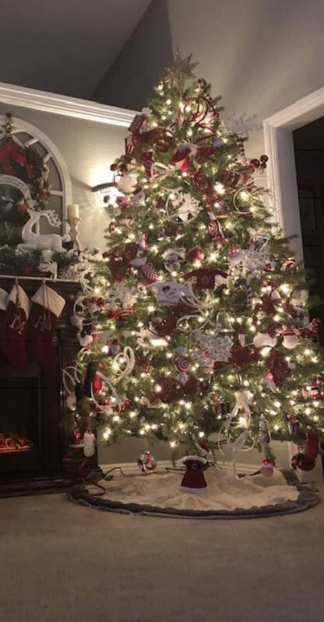 Lowes Christmas Tree 8 Feet Tall Prelit 800 Lights green tree for Sale