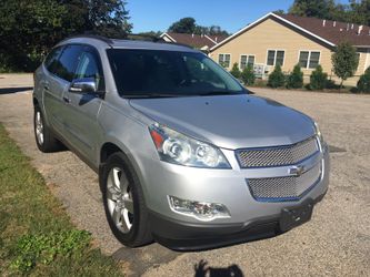 2009 CHEVY TRAVERSE AWD FULLY LOADED DVD BACK UP CAMERA 3rd SEATING LEATHER 99k MILES EXCELLENT CONDITION