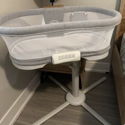 Halo luxe bassinet and  HALO DreamWeave Breathable Mesh BassiNest Pad