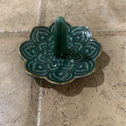 Green Ceramic Ring Holder