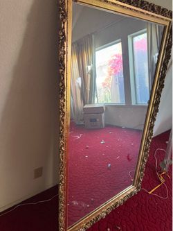 5 ft by 3 ft wall mirror great condition
