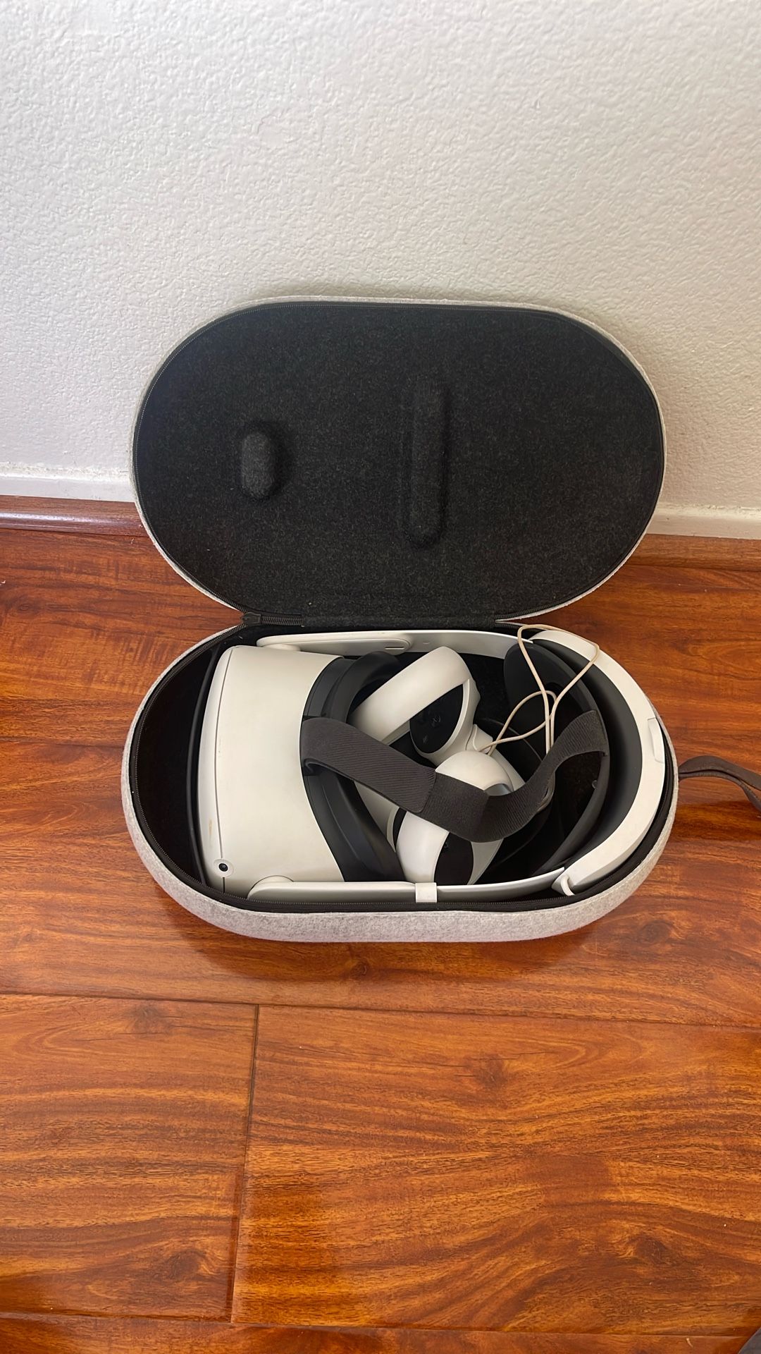 Oculus quest 2 with hard shell cover and controllers. Pre-installed with 50 games.
