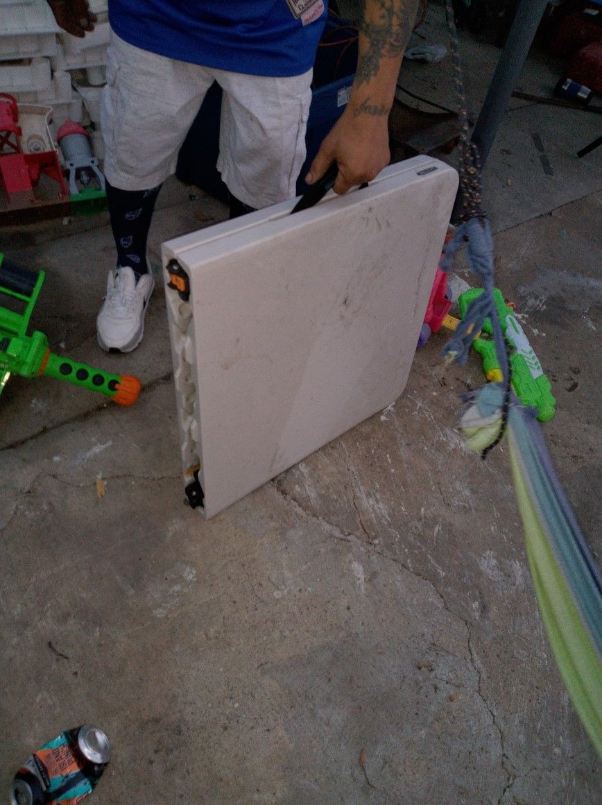 Selling These Foldable Tables For Parties Picnics Two Small Ones And Two Large Ones Asking For The Four Of Them$$120