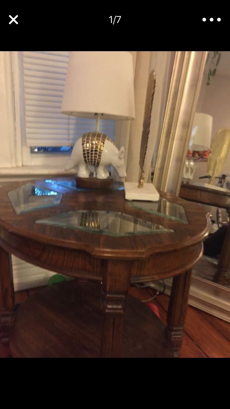 SELLING MATCHING END TABLE/COFFEE TABLE SET