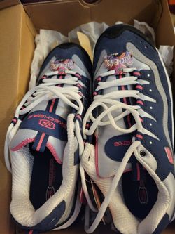 Womens Skechers  Size 10 Wide Sneakers