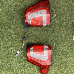 2016-2019 Ford Explorer OEM Tail Lights