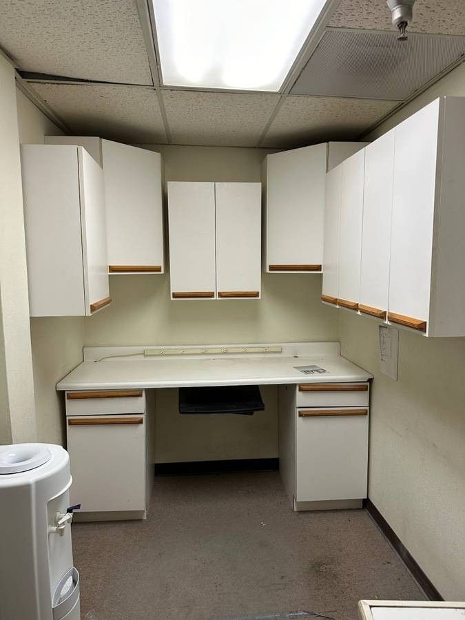 Melamine Cabinets And 6 Ft Countertop