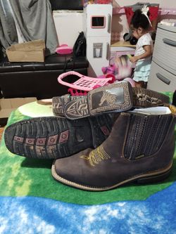 Men's boots and belt