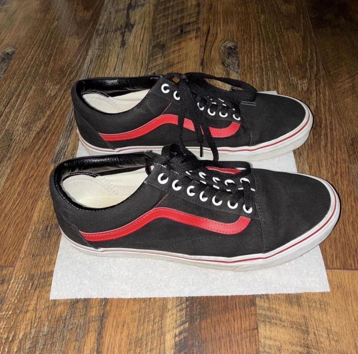 Black and red Vans Old Skool trainers (Size 11)