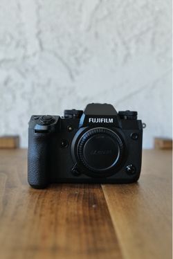 Fujifilm X-H1 Fuji XH1 24.3 MP APS-C sensor Mirrorless Camera