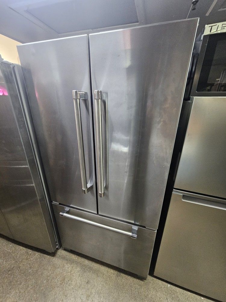 BOSCH FRENCH DOOR STAINLESS STEEL REFRIGERATOR